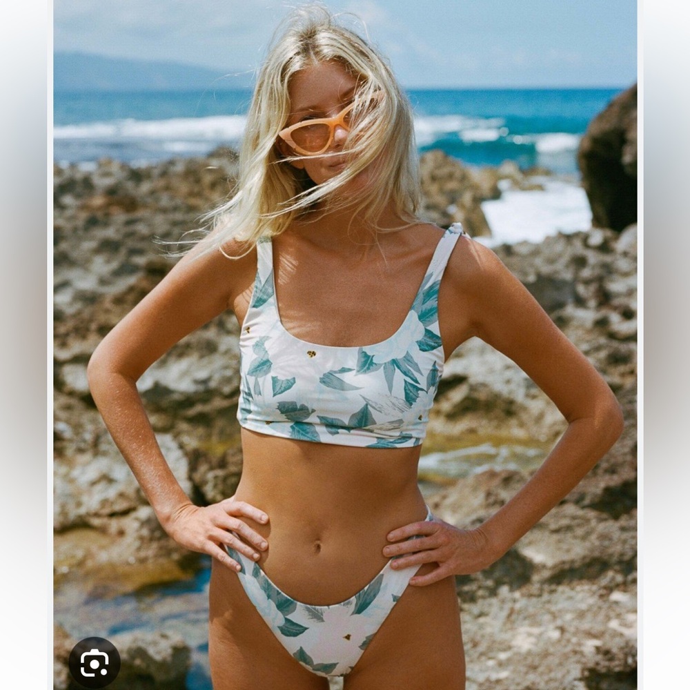 Billabong Tank Bikini Set- Small top, medium bottom